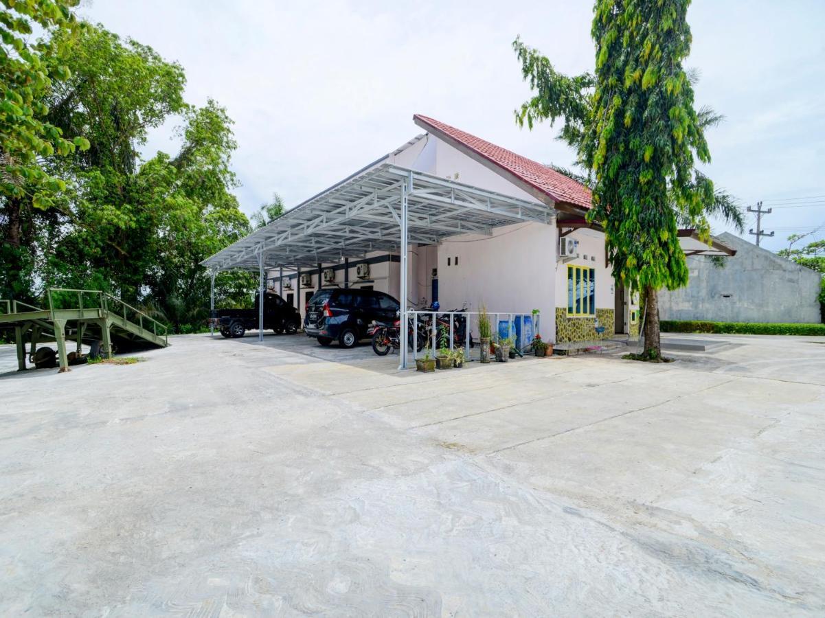 Oyo 90263 Hotel Diva Golf Bengkulu Buitenkant foto