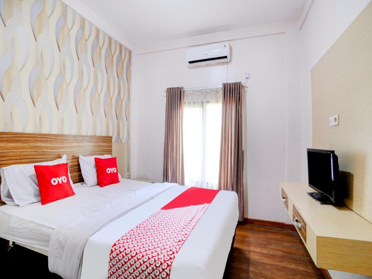 Oyo 90263 Hotel Diva Golf Bengkulu Buitenkant foto