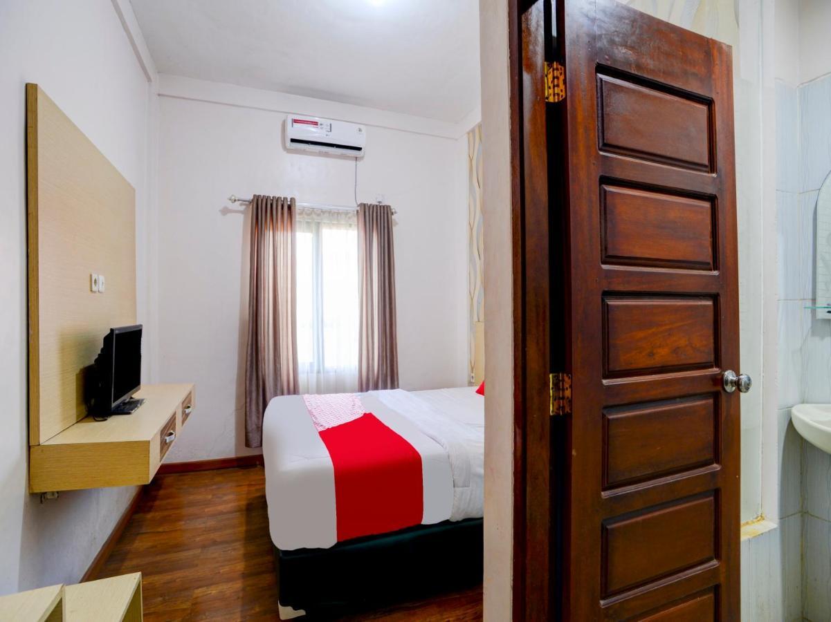 Oyo 90263 Hotel Diva Golf Bengkulu Buitenkant foto