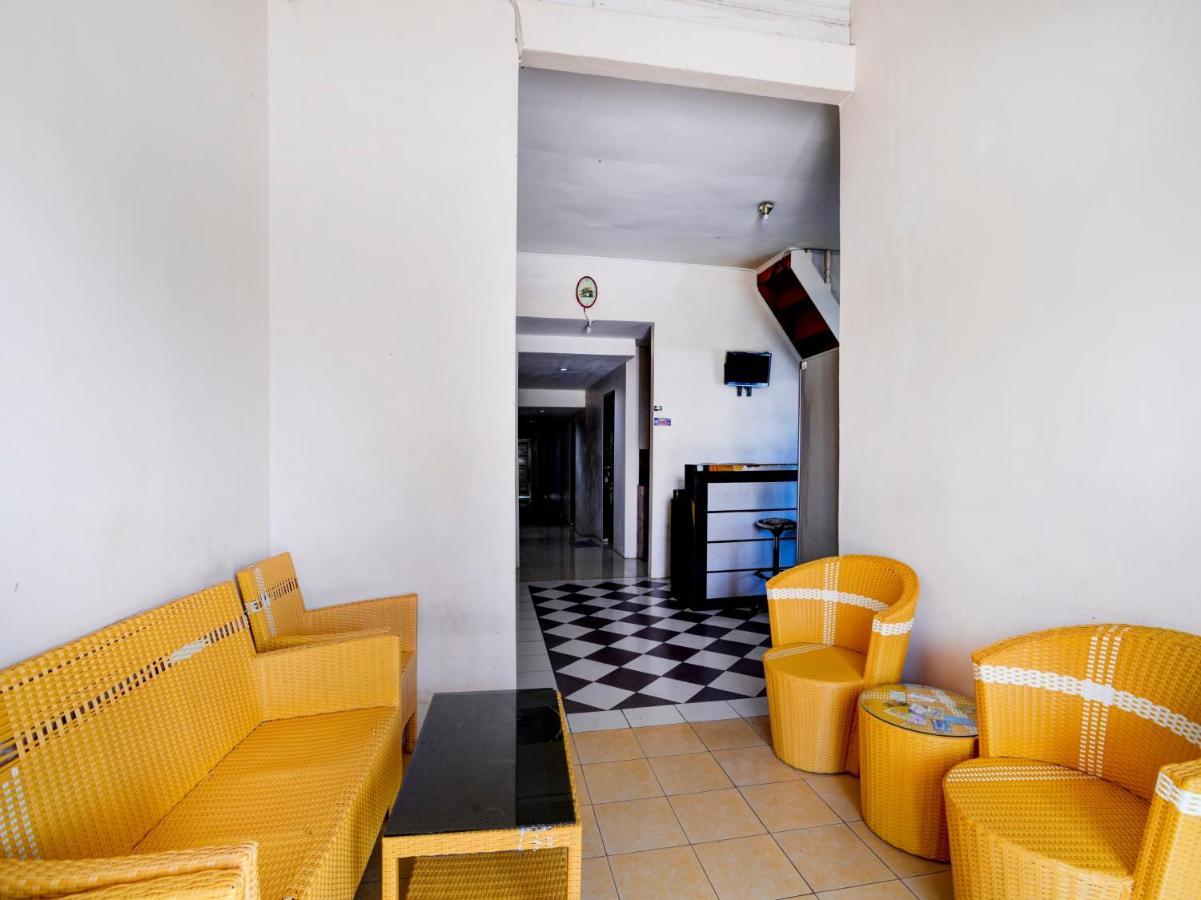 Oyo 90263 Hotel Diva Golf Bengkulu Buitenkant foto